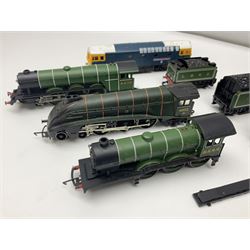 Hornby '00' gauge - Class A1/A3 4-6-2 locomotive 'Flying Scotsman' No.4472; Class A4 4-6-2 locomotive 'Mallard' No.60022; and Class B12 4-6-0 locomotive No.8544; all with tenders; and Lima Class 33 diesel locomotive 'Earl Mountbatten of Burma' No.33027; all unboxed (4)