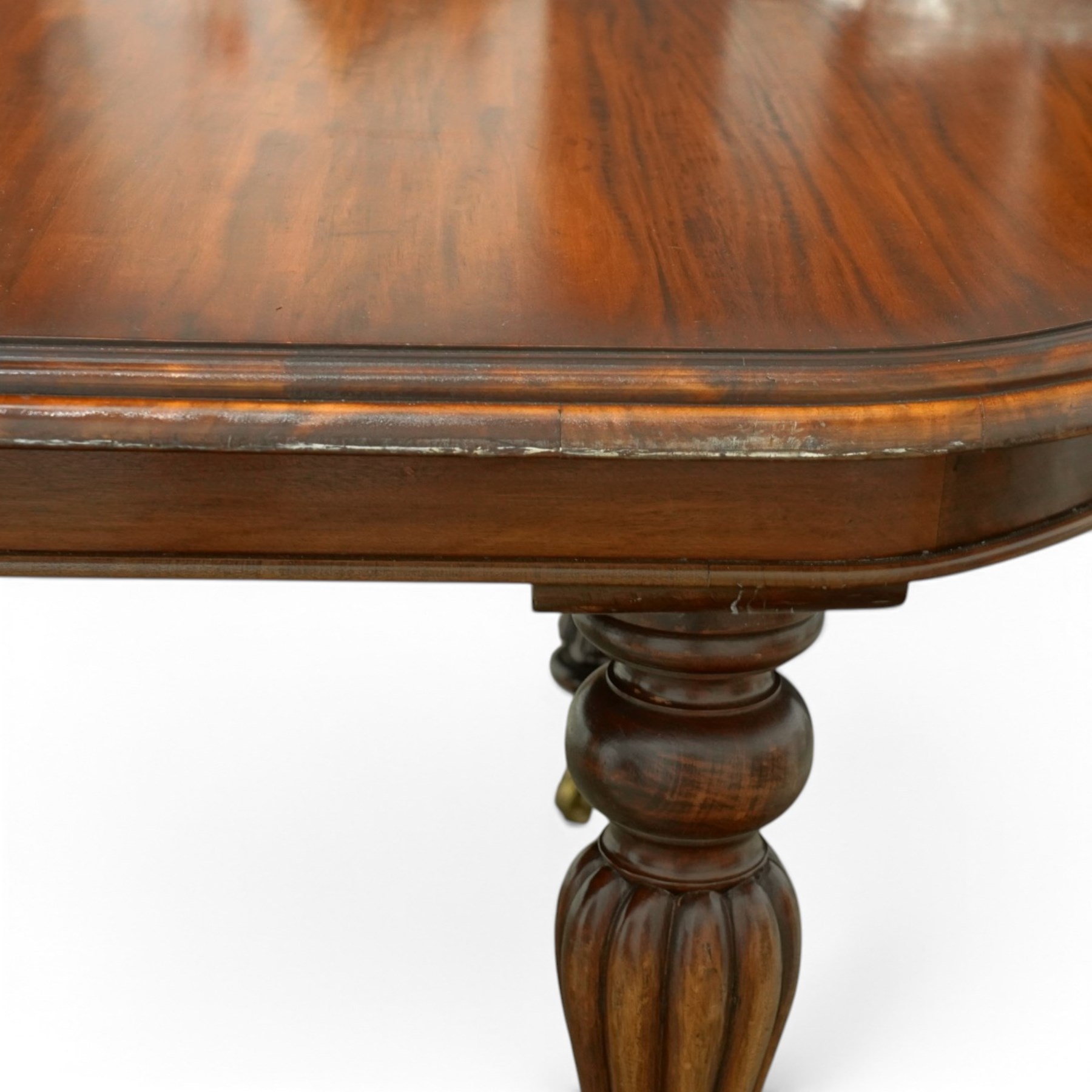 Large Victorian Country House mahogany extending dining table, the oval top with moulded edge over a plain frieze, raised on five large turned and reeded supports, with winding extending mechanism and additional leaf