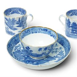 Collection of 18th/19th century willow pattern tea wares, with gilt borders