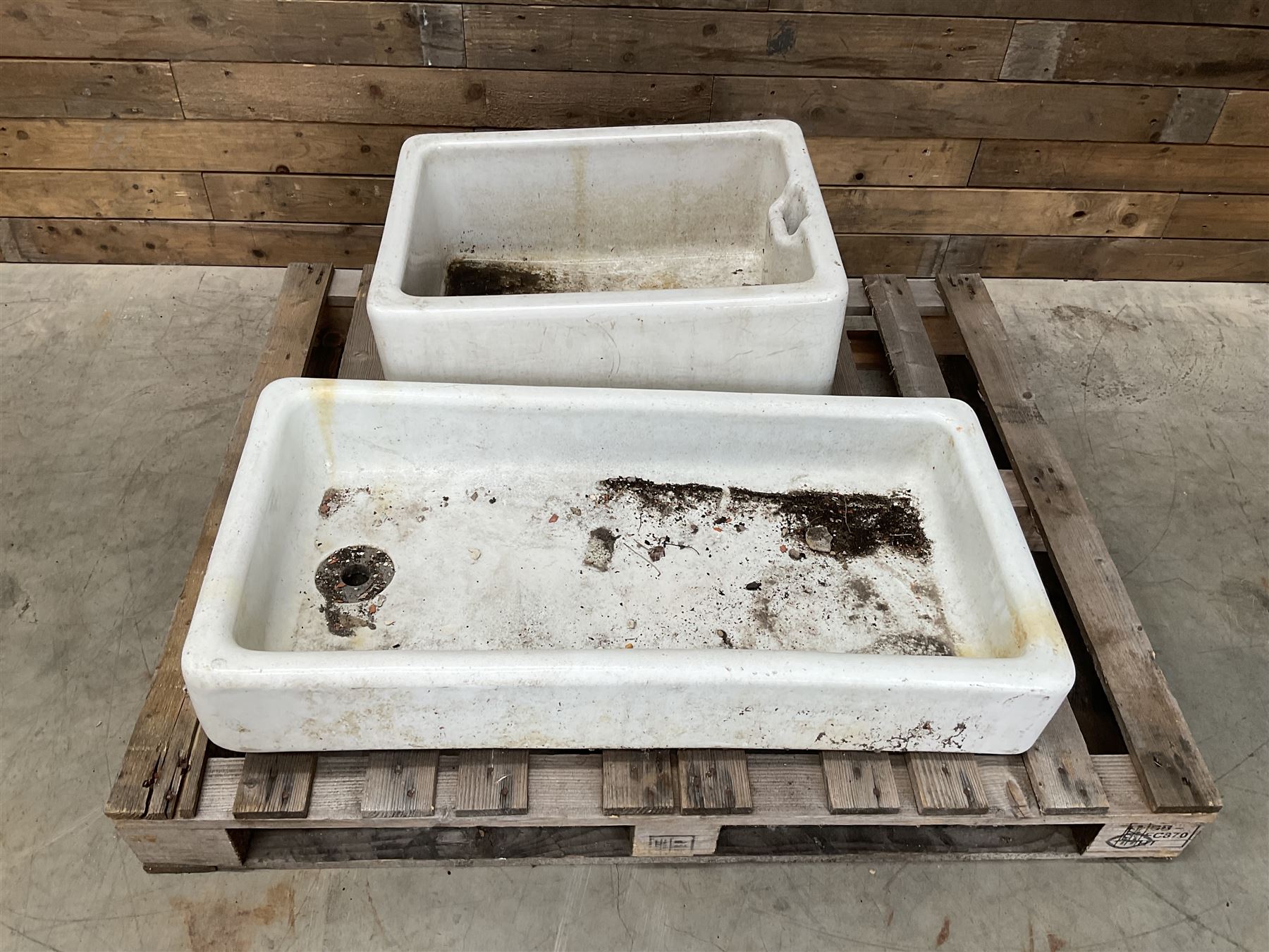 Rectangular shallow Belfast sink (W91cm, D46cm, H16cm) and another Belfast sink (W62cm, D46cm, H26cm)