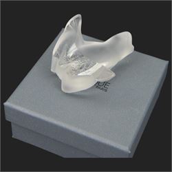 Lalique small glass frog, signed to base, with original box, H3cm