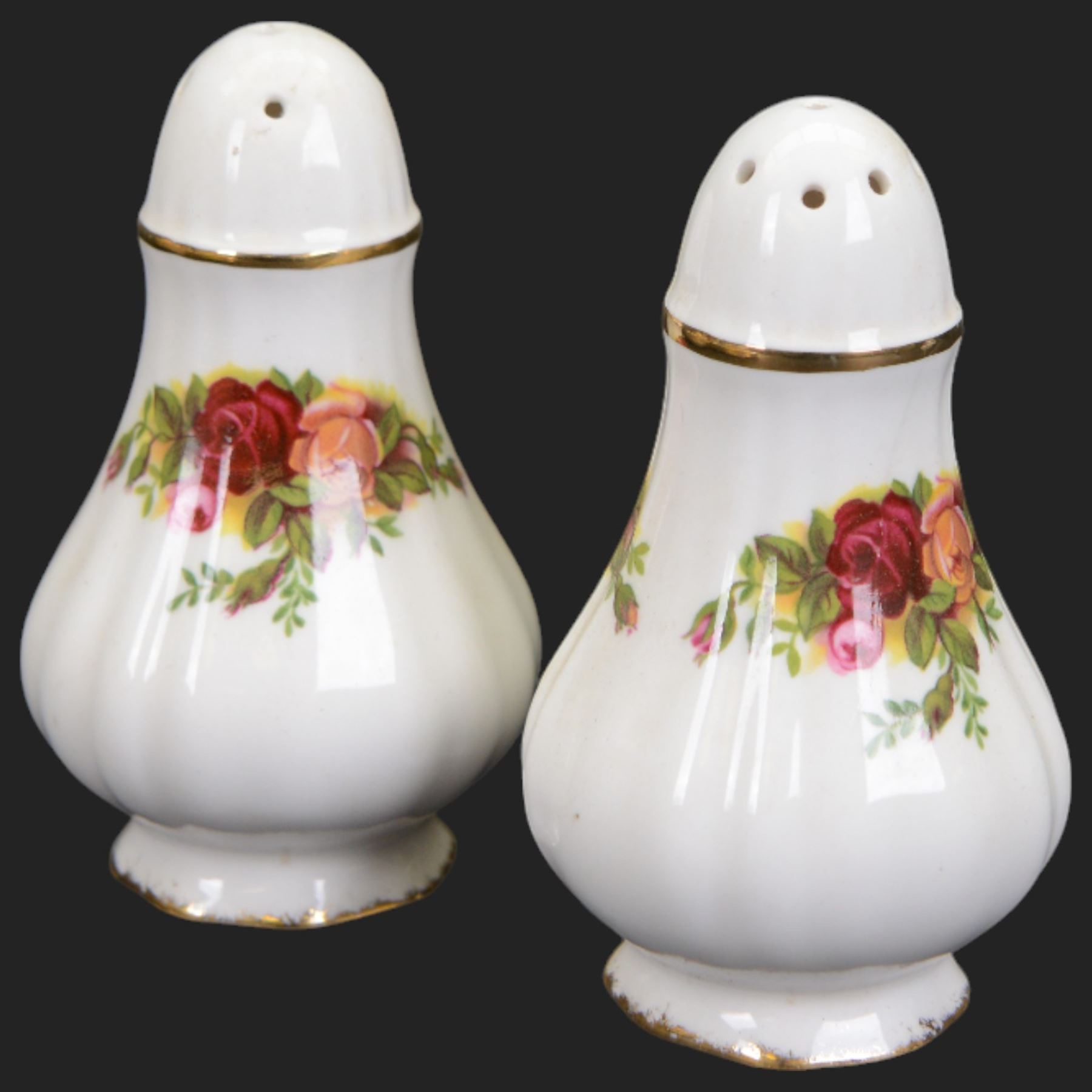 Royal Albert Old Country Roses part tea and dinner service for six, including dinner plates, bowls, cups and saucers etc 