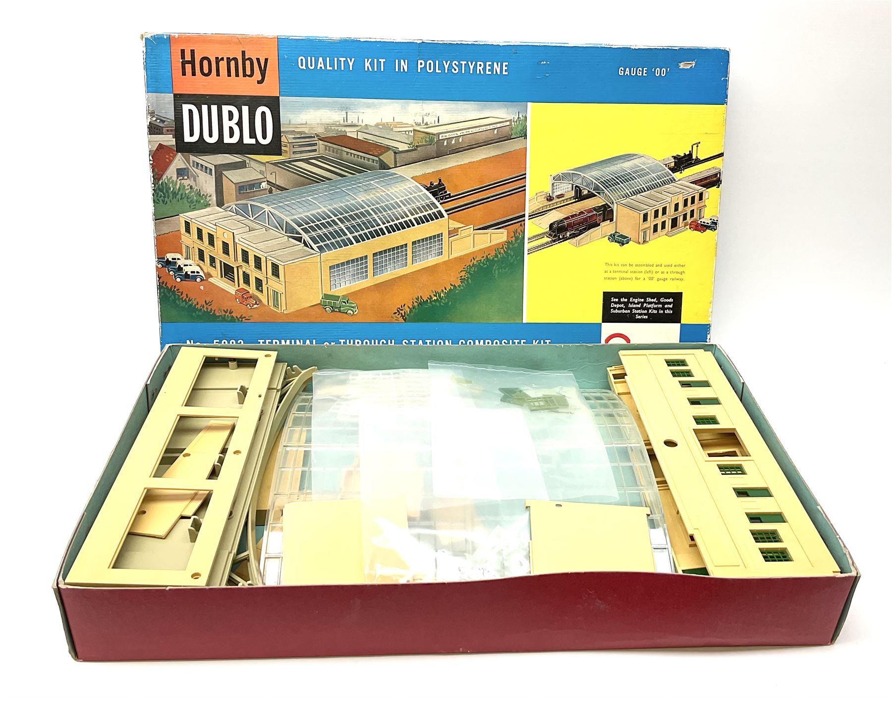 Hornby Dublo - set No.5083 Terminal or Through Station Composite Kit, boxed.