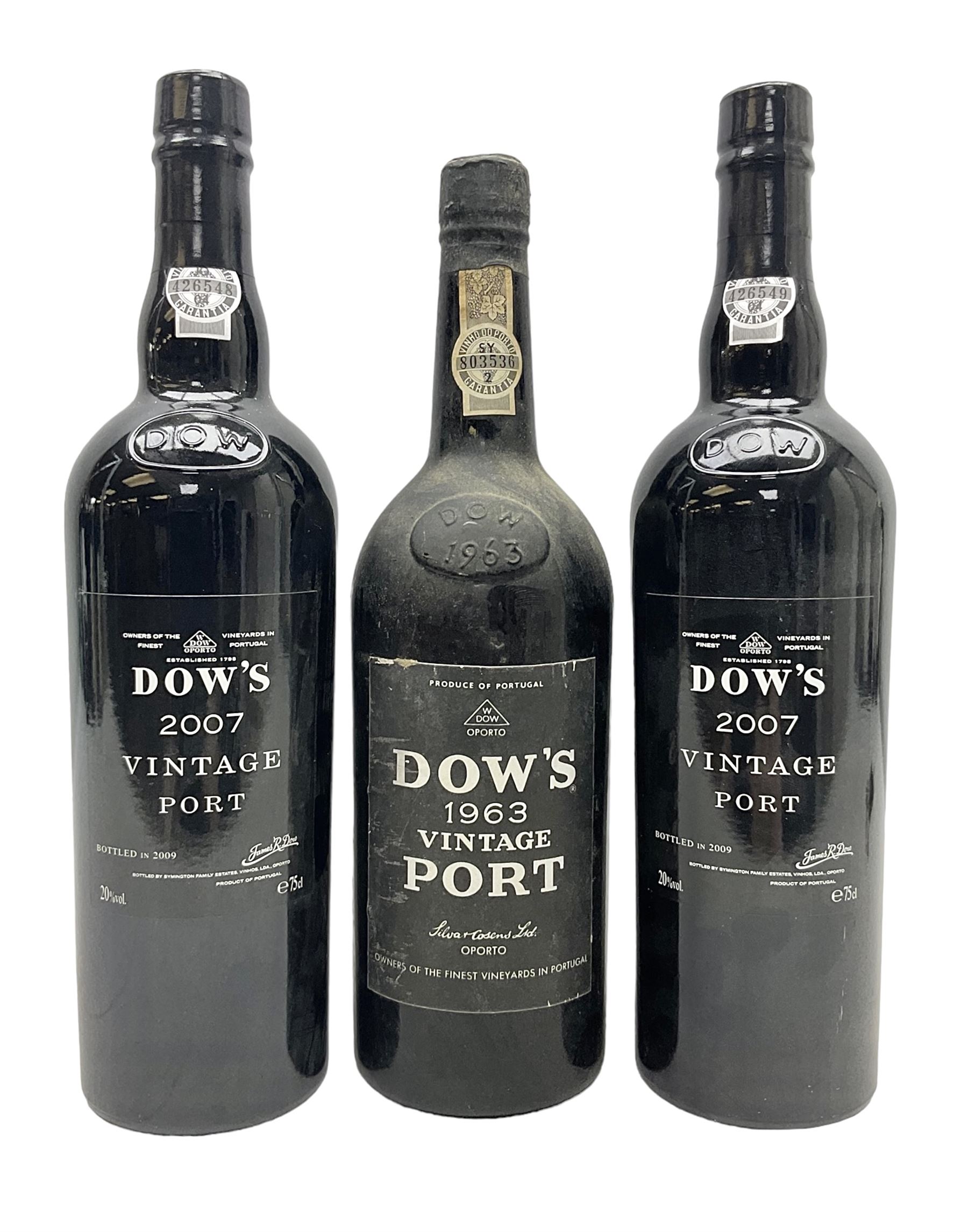 Dow's vintage port, comprising the years 1963 and two 2007, various contents and proof (3)