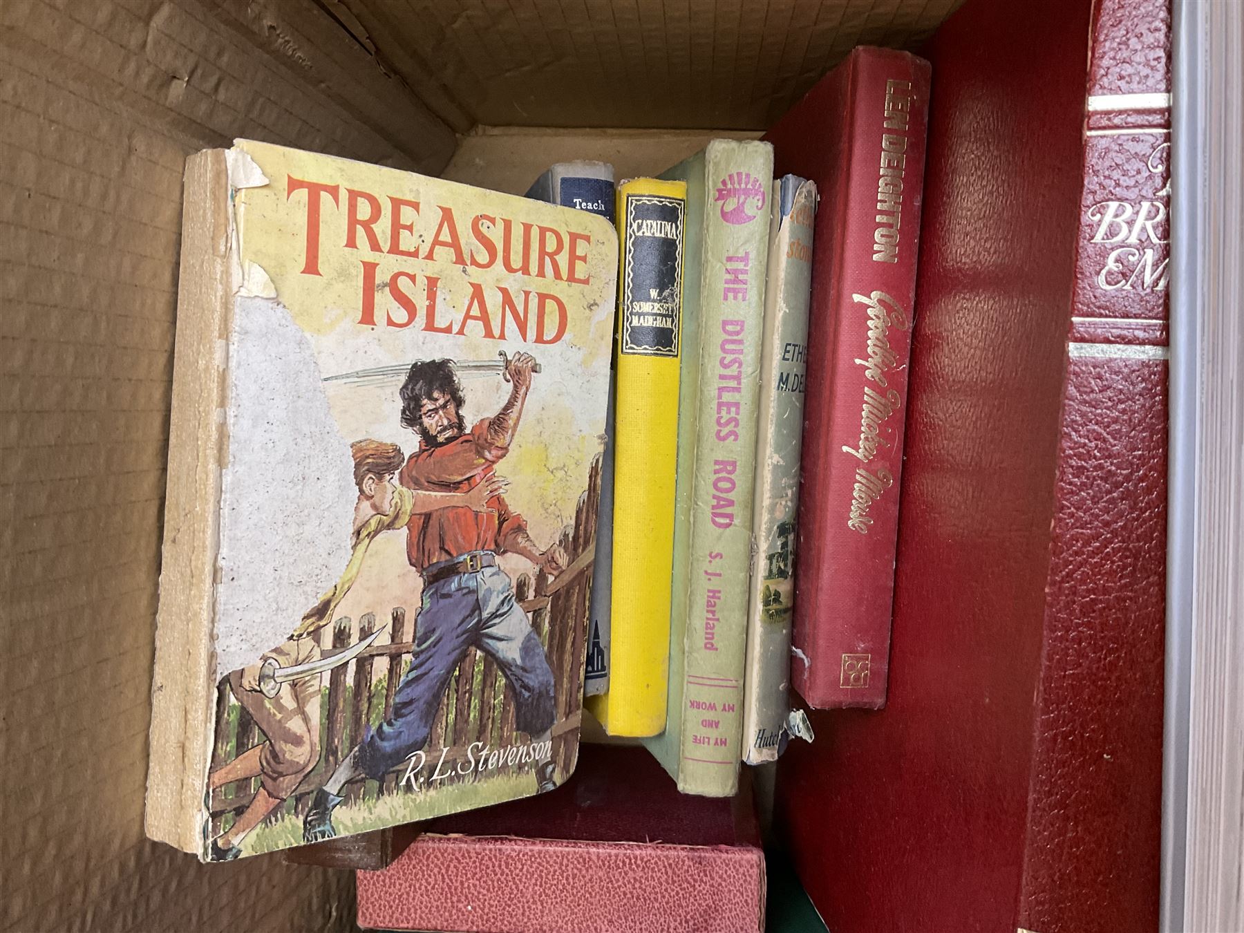 Quantity of books to include The Beatles Anthology hardback, published 2000, leather effect bound The British Empire volumes, The Times Atlas of the World, and other books to include the Bible etc