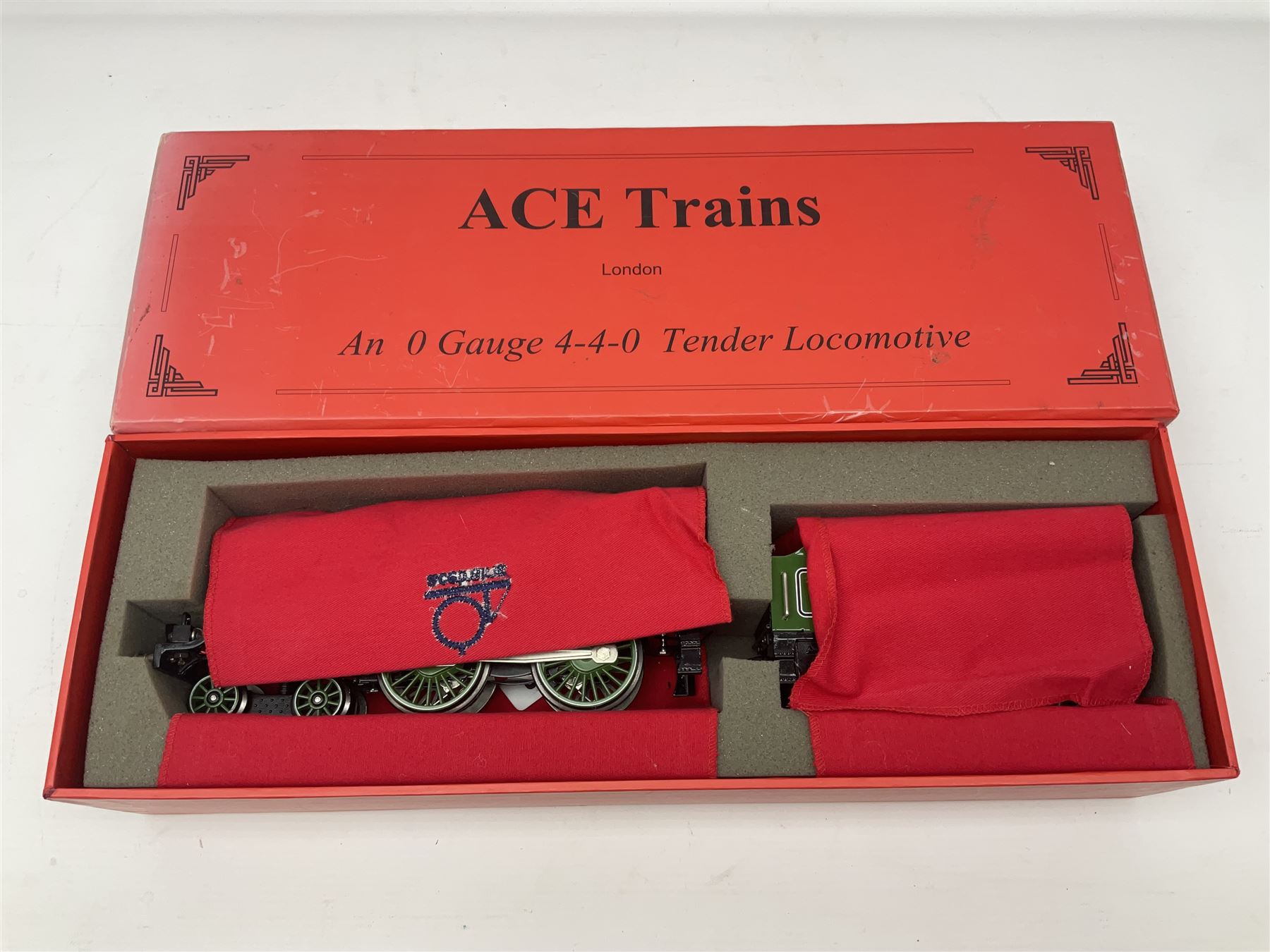 Ace Trains '0' gauge - E3 '2006 Celebration Class' 4-4-0 tender locomotive No.2006 in LNER green; boxed with original packaging and instructions.