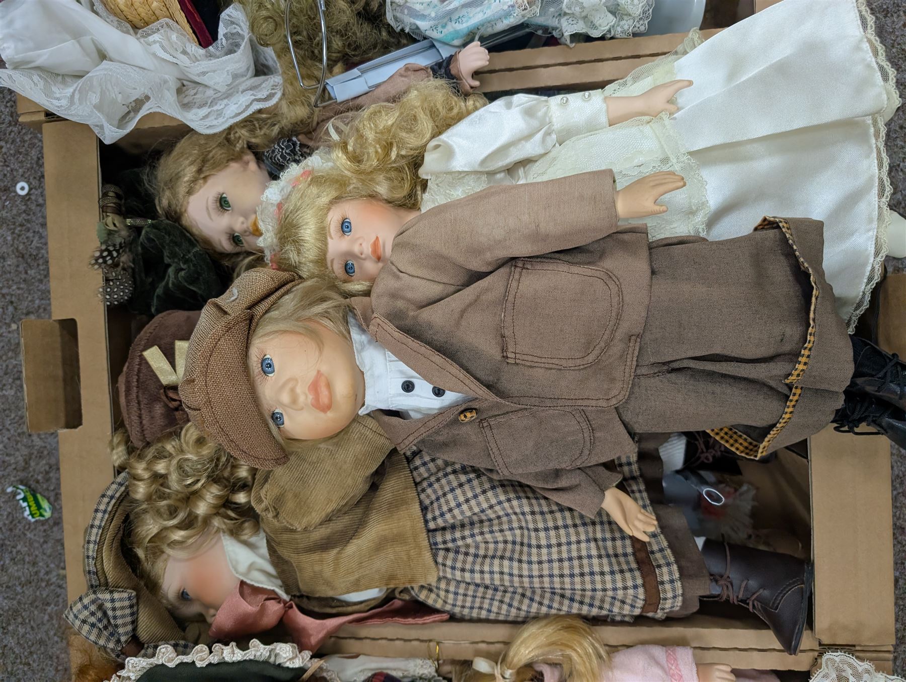 Large collection of porcelain dolls, including Alberon, Knightsbridge and Leonardo collection examples @ Beverley to RTV