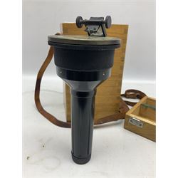 Saura handheld compass in wood case