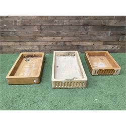 Set of three salt glazed sinks - THIS LOT IS TO BE COLLECTED BY APPOINTMENT FROM DUGGLEBY STORAGE, GREAT HILL, EASTFIELD, SCARBOROUGH, YO11 3TX