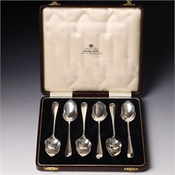 Set of six silver grapefruit spoons with shaped rat tail bowls, cased Birmingham 1928 Make...
