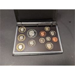 The Royal Mint United Kingdom 2009 proof coin set, including Kew Gardens fifty pence coin, cased