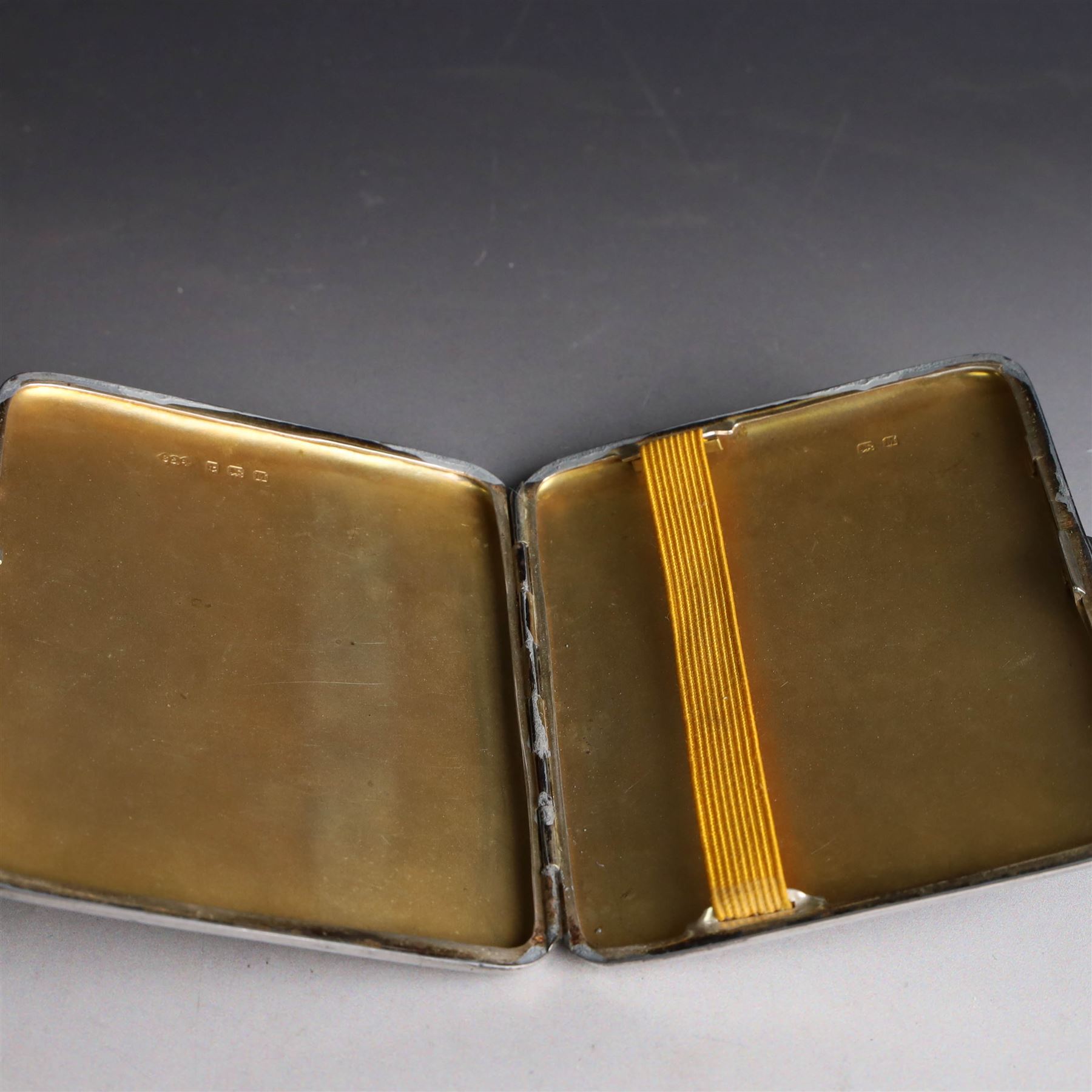 1930s silver cigarette case, of rectangular form with rounded corners, with engine turned decoration, hallmarked Smith & Bartlam, Birmingham 1936, H10cm