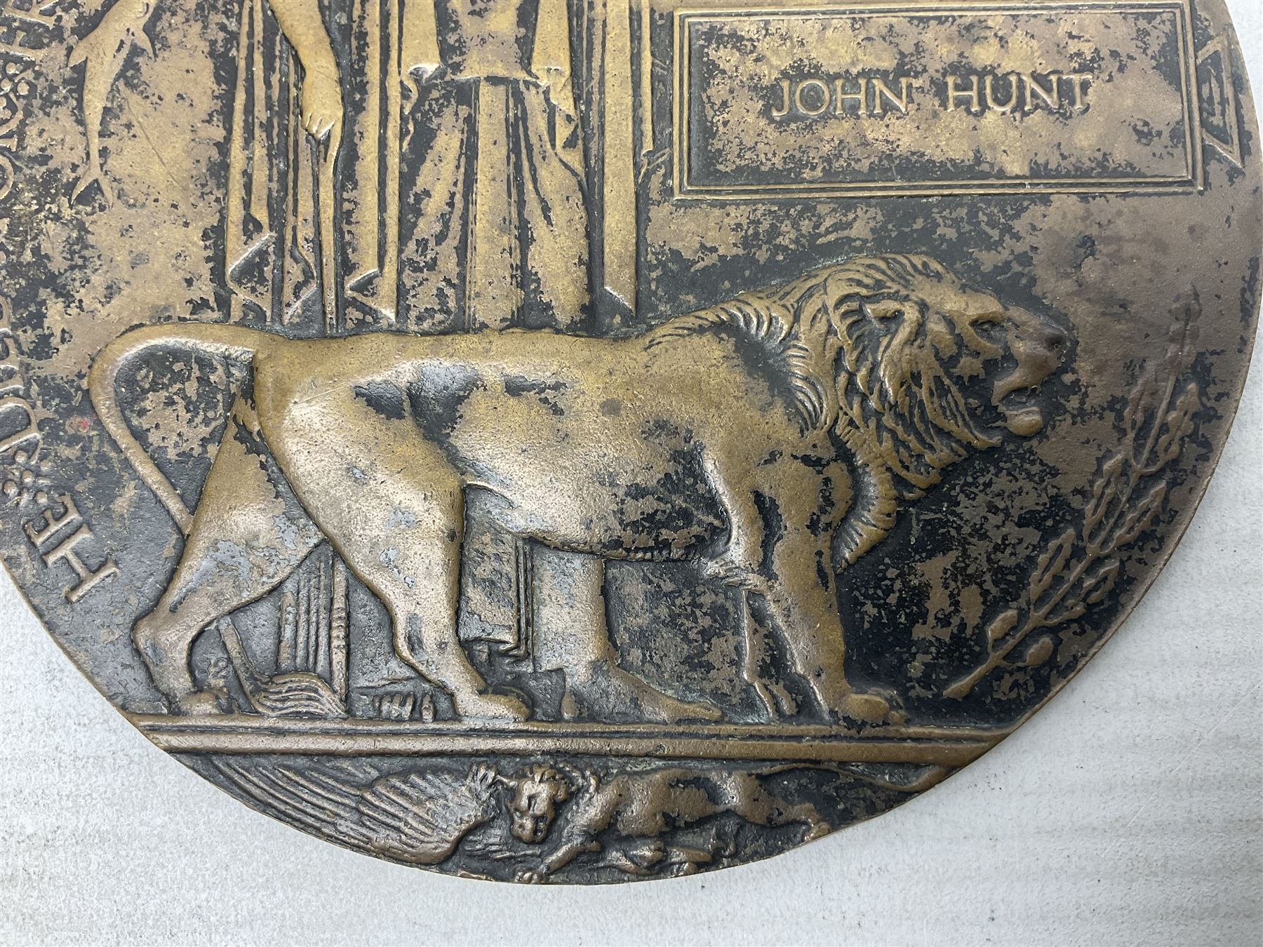 WW1 bronze memorial plaque named to John Hunt