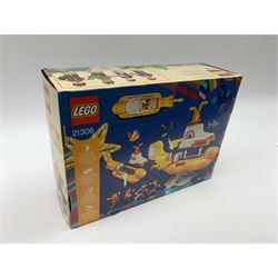 Lego - 21306 The Beatles Yellow Submarine. Factory sealed.