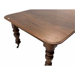 Victorian mahogany extending dining table, with leaf