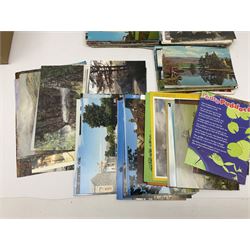 Edwardian and later postcards including shipping, greetings, British topography, Yorkshire and Lincolnshire with some real photographic, novelty pull-out, actresses etc