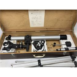 Astronomical telescope with achromatic coated lens, with tripod in wooden box 