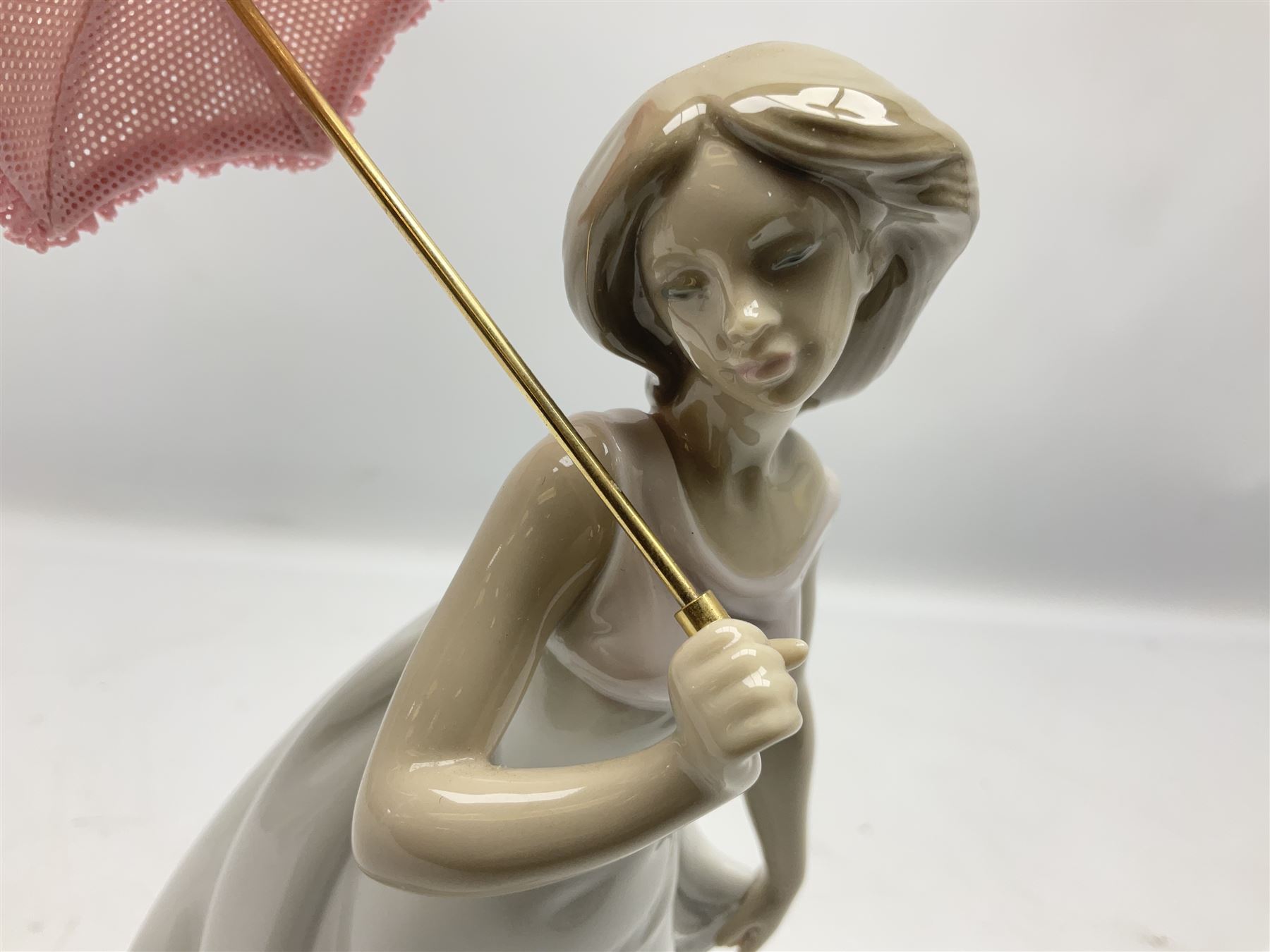 Two Lladro figures, comprising Innocence in Bloom no 7644 and Afternoon Promenade no 7636, both with original box, H28cm