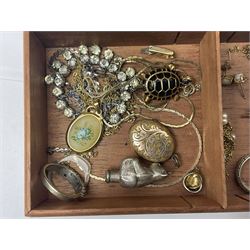 9ct gold jewellery, including heart link bracelet, signet ring and a pair of opal stud earrings, etc all stamped or hallmarked, together with a silver rose quartz ring and a bracelet, silver plated cigarette box, vesta case and a collection of costume jewellery 