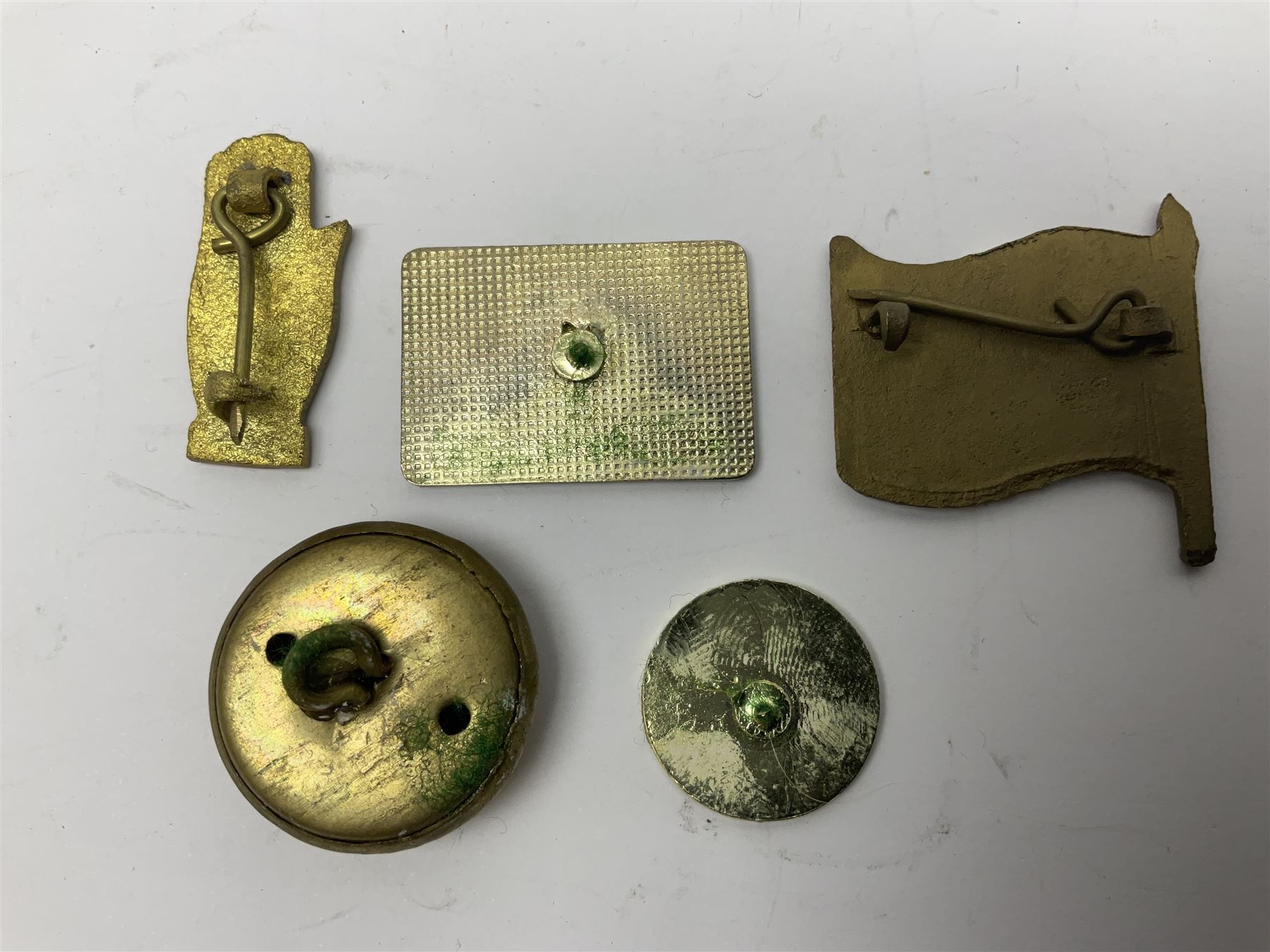 Small collection of Irish related medals, cap badges, buttons, political pin badges etc