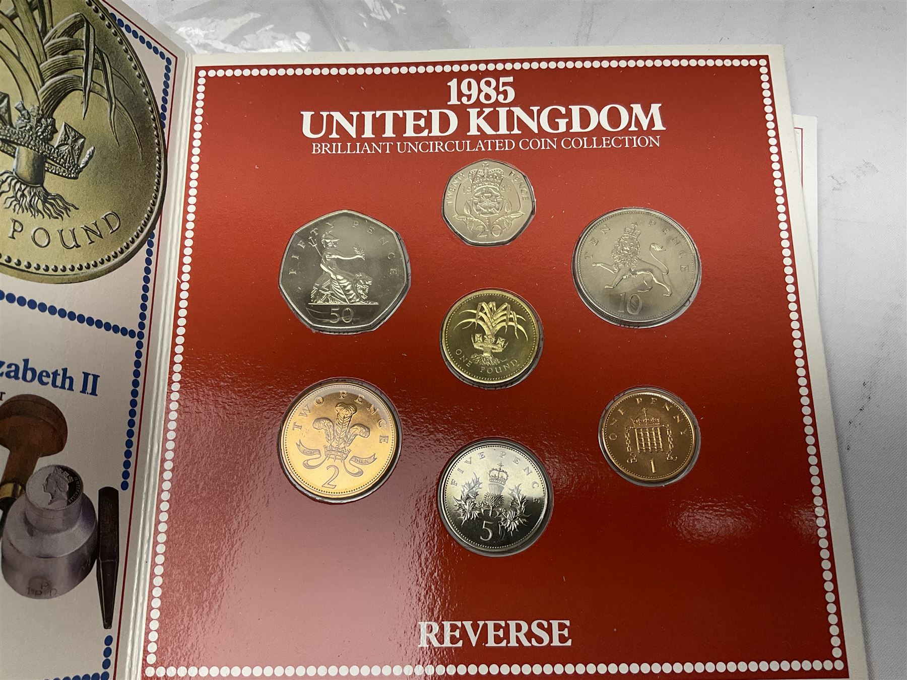 Great British and World coins and banknotes, including United Kingdom 1985 brilliant uncirculated coin collection, two 1995 brilliant uncirculated two pound coins in card folders, commemorative crowns, King George VI 1951 Festival of Britain crowns in card cases, United States of America 1964 Kennedy half dollar, two Switzerland 1966 five franc coins, five German 1972 commemorative coins, Euro banknotes, Bank of England Somerset one pound 'DU27', Japanese banknotes etc