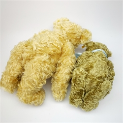 Modern limited edition Steiff Classic mohair teddy bear with growler mechanism No.4377 H46cm; and another modern Steiff 1920 Classic mohair teddy bear with growler mechanism, both with card labels (2)