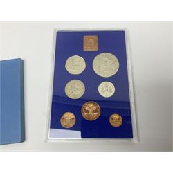 Great British and World coins, including four coinage of Great Britain and Northern Ireland year sets dated 1977, 1978, 1979 and 1980, various commemorative crowns, pre decimal coinage, George III cartwheel penny and twopennys, two King George V 1935 crowns, various silver threepence pieces etc