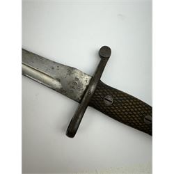 Spanish WWII Bolo bayonet with 25cm fullered steel blade, with makers mark, with checkered handle and steel scabbard, L40cm