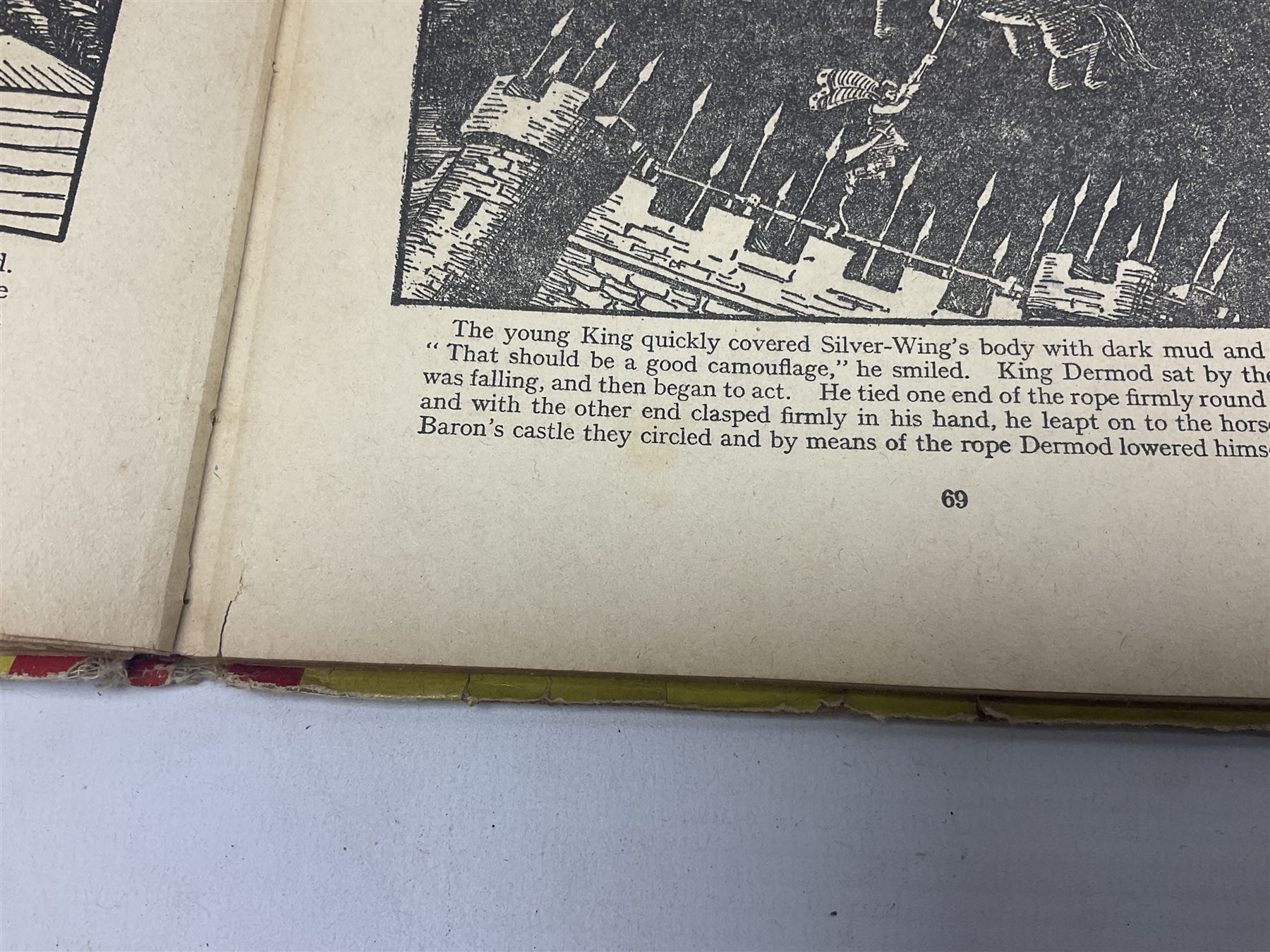 The Magic Beano Book Published 1950 by D.C. Thomson, 127 pages, pictorial card covers depicting Biffo painting the Beano bunch