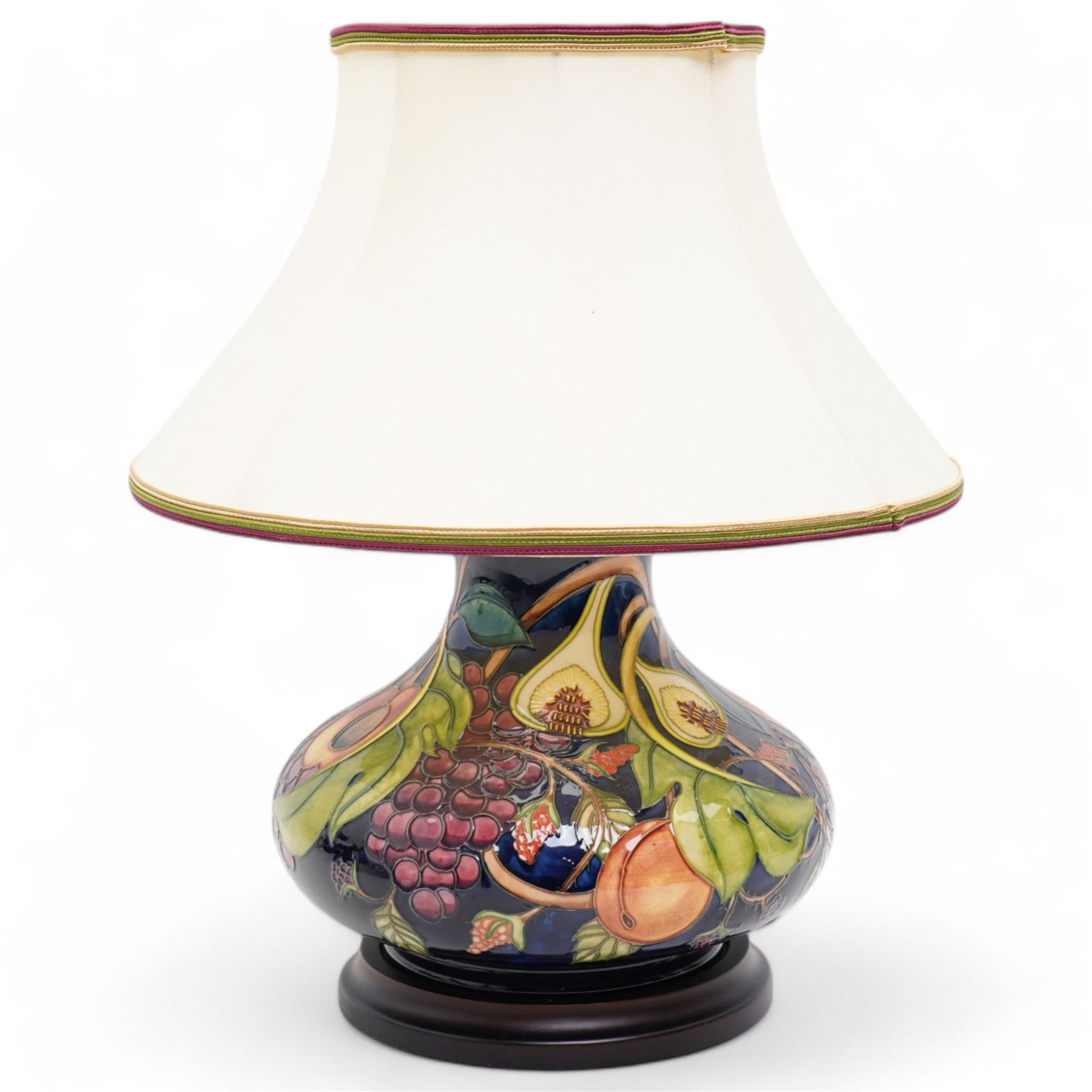 ムーアクロフト社（Moorcroft）の「クイーンズ・チョイス」直径約35cm Moorcroft Queens choice pattern table lamp | Lighting | 126655