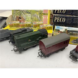 Tri-ang '00' gauge - Class 08 Diesel 0-6-0 Shunter No.D3035; five goods wagons; all unboxed; nine unmade Faller, Playcraft and Airfix construction kits; three constructed Peco 'Wonderful Wagon' kits; Peco Streamline points with motors and switches; Fleischmann cross-over track; Merit Station Accessory packs; three Matchbox 1-75 Series die-cast models etc; all boxed