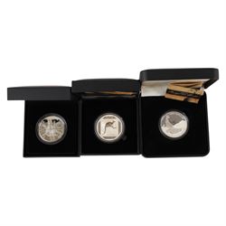 Seven one ounce fine silver coins, including The Royal Mint United Kingdom 2011 'Britannia', Australia 2016 'Kangaroo', USA 2000 'Hologram Eagle', Australia 2014 '10th Anniversary of Australian Military Aviation', etc, mostly cased with certificates