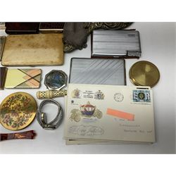 Vintage compact mirrors, including Stratton examples, together with cigarette cases, EPNS hand mirror, Cavalier Blanc De Blancs Brut white wine, 75cl, 10.5% vol and a collection of other collectables