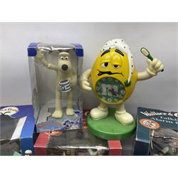 Nintendo Super Mario Bros 1992 Zeon alarm clock, Wallace and Gromit alarm clocks and further collectables 