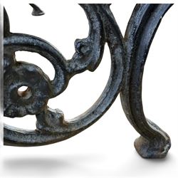 Late 19th/early 20th century Coalbrookdale design cast iron and teak garden bench, the end supports with scrolled backs and pierced foliate arm terminals above ornate scrolling acanthus-cast stretchers, terminating in lobed pad feet, united by a teak slatted back and seat