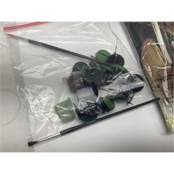 DeAgostini Lord of the Rings Battle Games in Middle-Earth magazines, issues 1 - 28 (lacking no.2), with models, all but one unopened, unbuilt and unpainted (27)