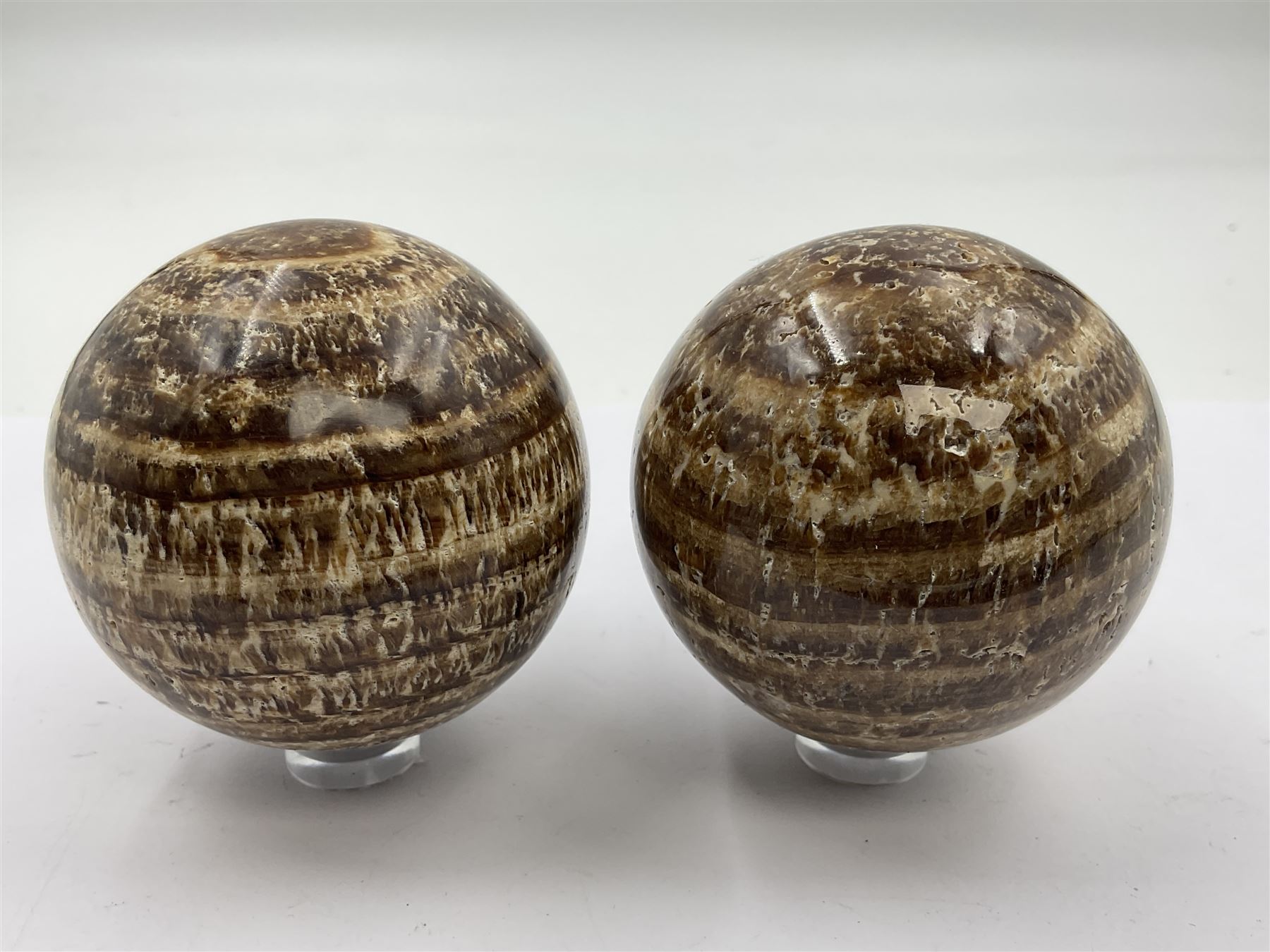 Pair of aragonite spheres, D7cm