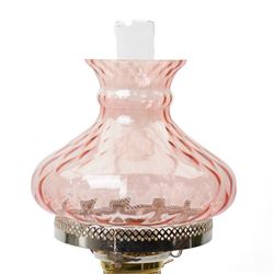 Victorian table oil lamp with cranberry glass shade, clear glass reservoir and brass column on circular base H58cm