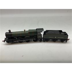 Hornby Railroad '00' gauge - County Class 4-6-0 locomotive 'County of Hants' no. 1016, Class 4900 4-6-0 locomotive 'Adderley Hall' no. 4901 and County Class 4-4-0 locomotive 'County of Devon' no. 3835, all DCC ready (3)