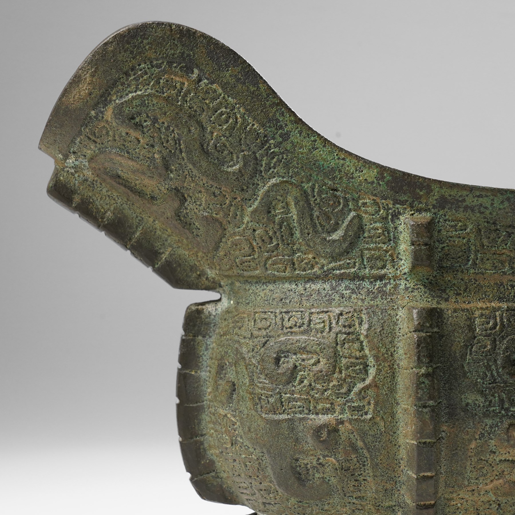 Chinese archaistic bronze wine vessel, Shang dynasty style but 20th century, W25cm; together with a Tang dynasty style model of a rearing horse, H17.5cm (2)