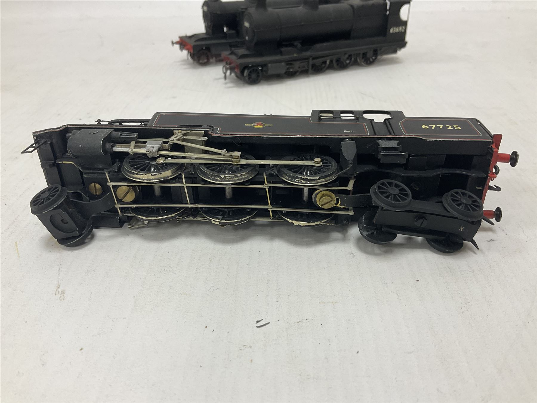 ‘00’ gauge - three kit built steam locomotives comprising Class O4 2-8-0 no.63692 finished in BR black; Class L1 2-6-4T no.67725 finished in BR black; Class T1 4-8-0T no.69922 in BR black (3) 