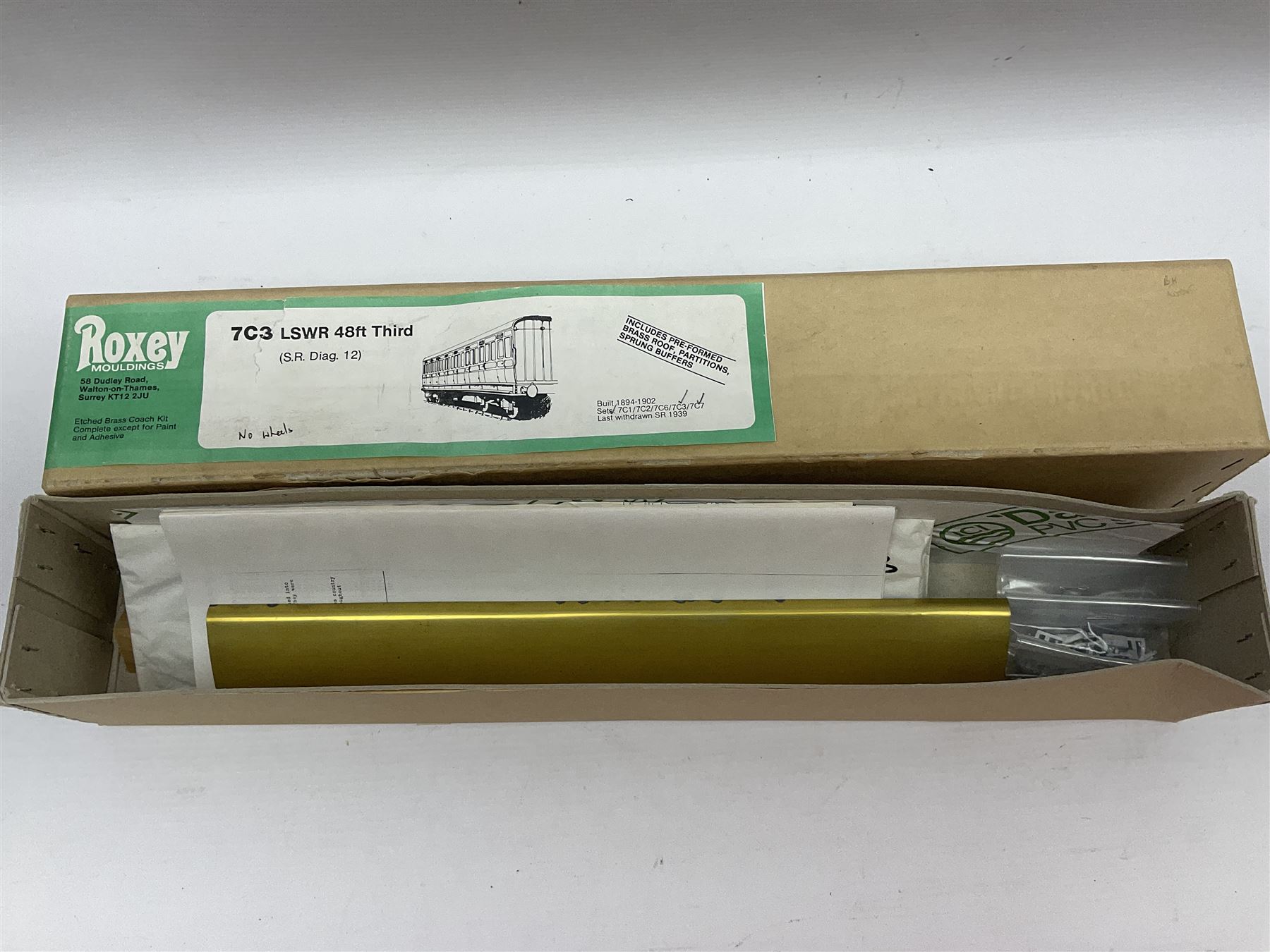 Eighteen boxed '0' gauge model railway kits for coaches and wagons from various makers, to include Roxey Mouldings, Slater’s Wagon Kits, Parkside Dundas, Blacksmith Models etc, all in original boxes (18)