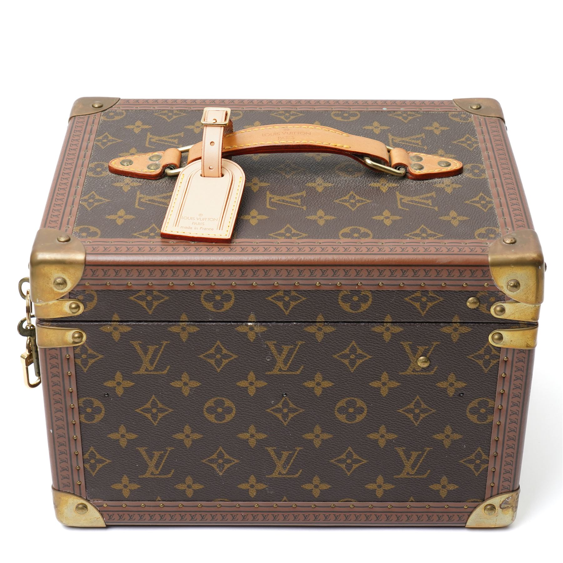 Late-20th century Louis Vuitton monogram Boîte Flacons vanity coffret, monogram canvas with lozine trim and brass mounts, single front brass lock stamped Louis Vuitton with key code 1247413, the interior fitted with leather flacon retaining loops and lift-out lidded tray with leather handle, label to interior printed Louis Vuitton Paris serial number 1045768, together with two keys stamped with matching serial numbers to the lock and luggage tag, circa late 1990s-early 2000s