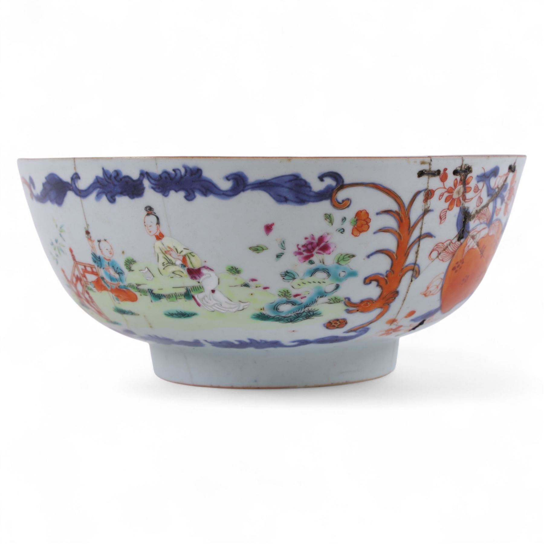 Chinese bowl, the external decoration with figures and peaches, D20cm