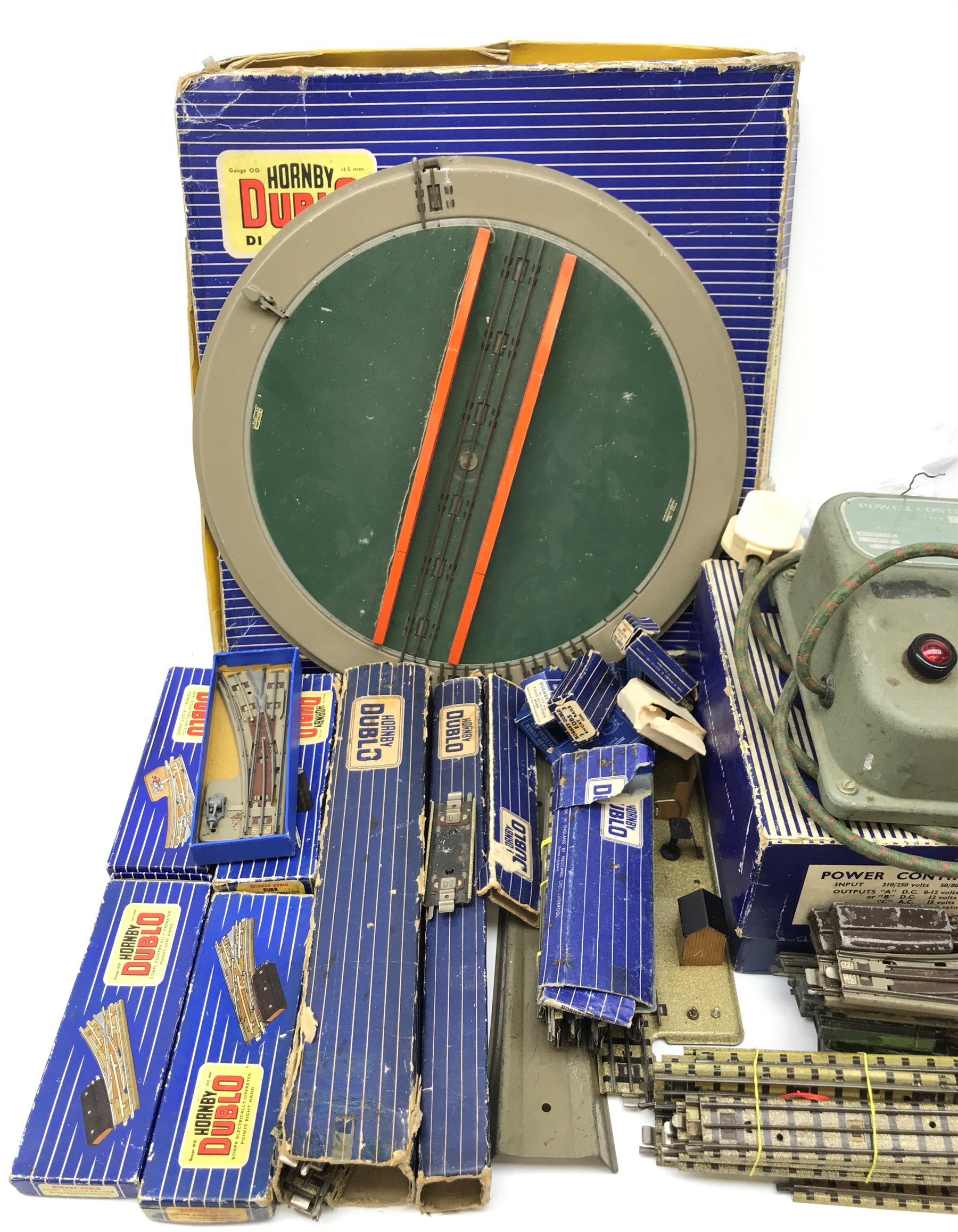 Hornby Dublo threerail electric track including boxed D1 turntable