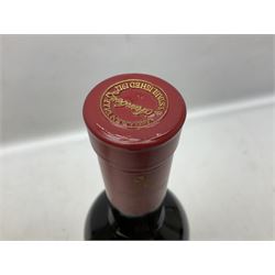 D`Arenburg 2007 The dead Arm Shiraz, 1.5 litre, 14%, together with Grahams 2001 crusted port, 75cl, 20%, both boxed 