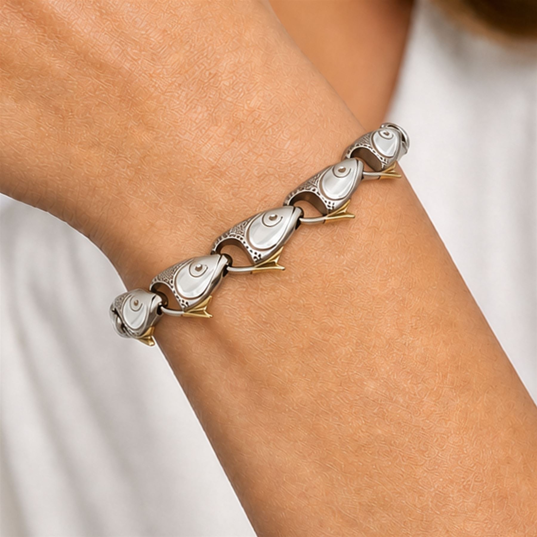 Brett Payne silver and 9ct gold fish bracelet, ten links each with silver fish heads and 9ct gold tails, Sheffield 1998