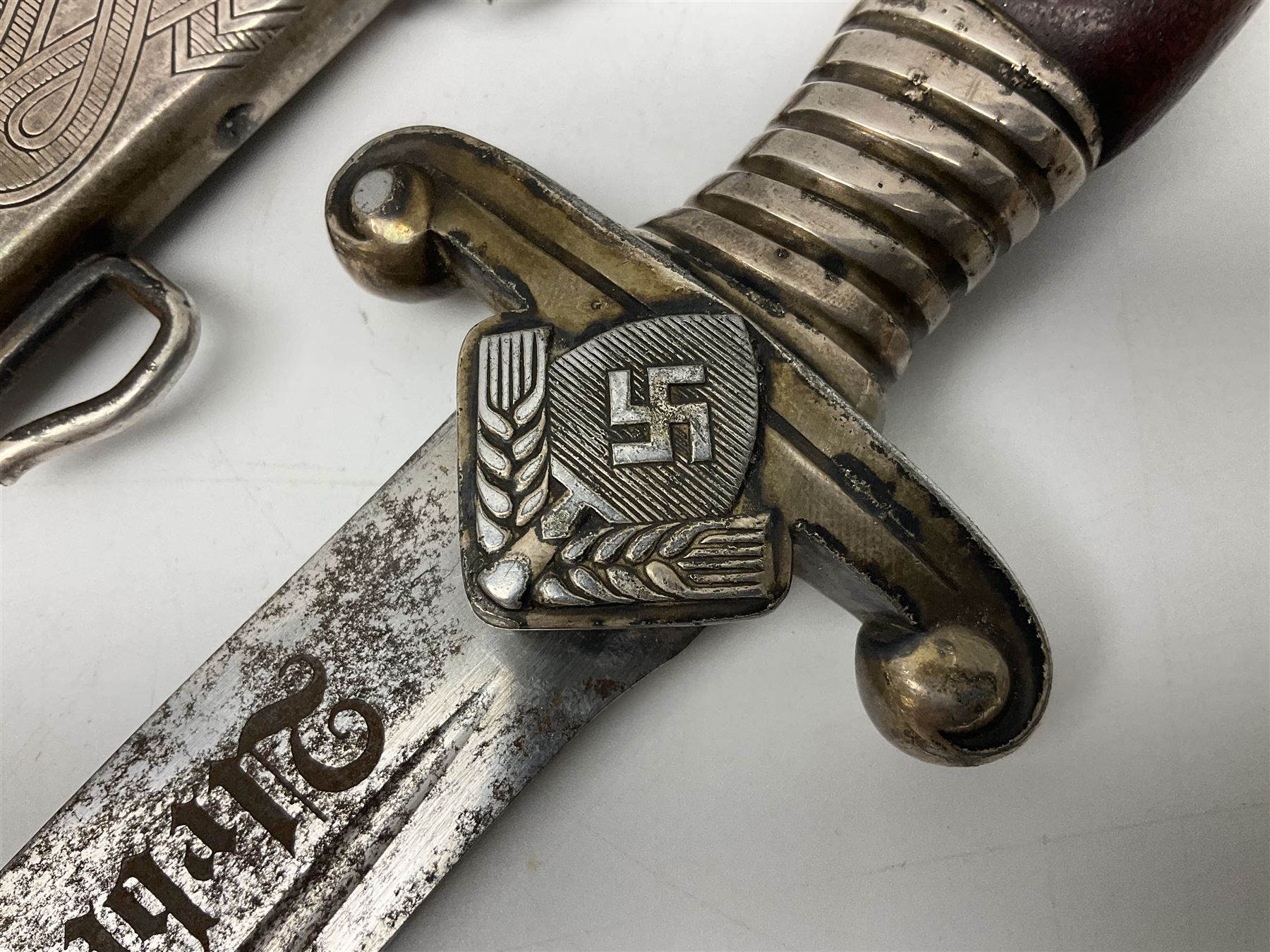 WW2 German RAD (Reichsarbeitdienst) Leader's hewer dagger,  the 25.5cm fullered steel blade engraved Arbeit Adelt (Work Enables) with Eickhorn squirrel maker's mark; scrolling cross-piece, mahogany grip and eagle pommel; in decorative plated scabbard L40cm overall.