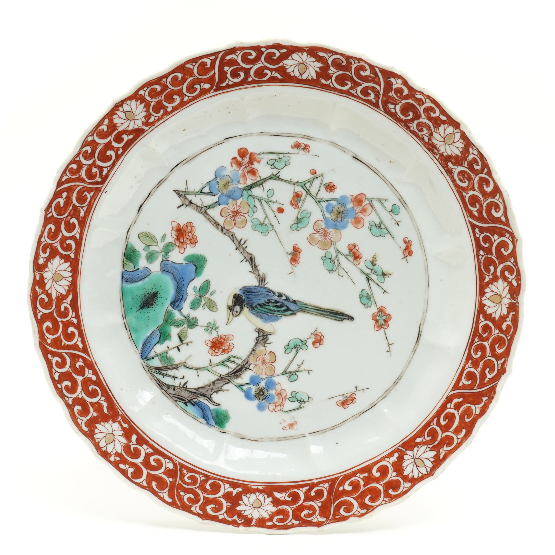 Chinese Kangxi famille verte plate, decorated with a bird perched upon a blossoming branch, within an iron red foliate border, D22cm