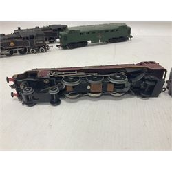 Hornby Dublo - five locomotives comprising Duchess Class ‘Princess of Montrose’ 4-6-2 no.46232 in BR green; Duchess Class ‘Duchess of Atholl’ 4-6-2 no.6231 in LMS crimson; Standard Class 4MT Stannier Tanks 2-6-4 nos.80054 and 80033 in BR black; Diesel Co-Co locomotive in BR green (no number); all loose (6) 